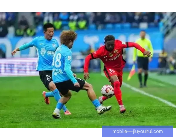 中超上海赛场风云再起 球迷热情与球队激战同频共振